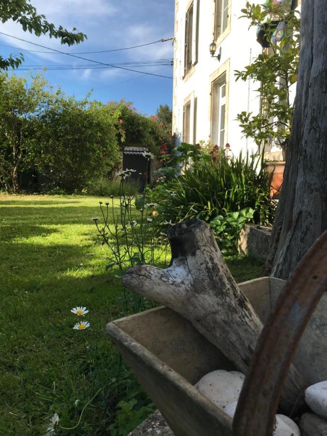 Saint-Maixent-lʼÉcole Chez Guilem Bed & Breakfast エクステリア 写真